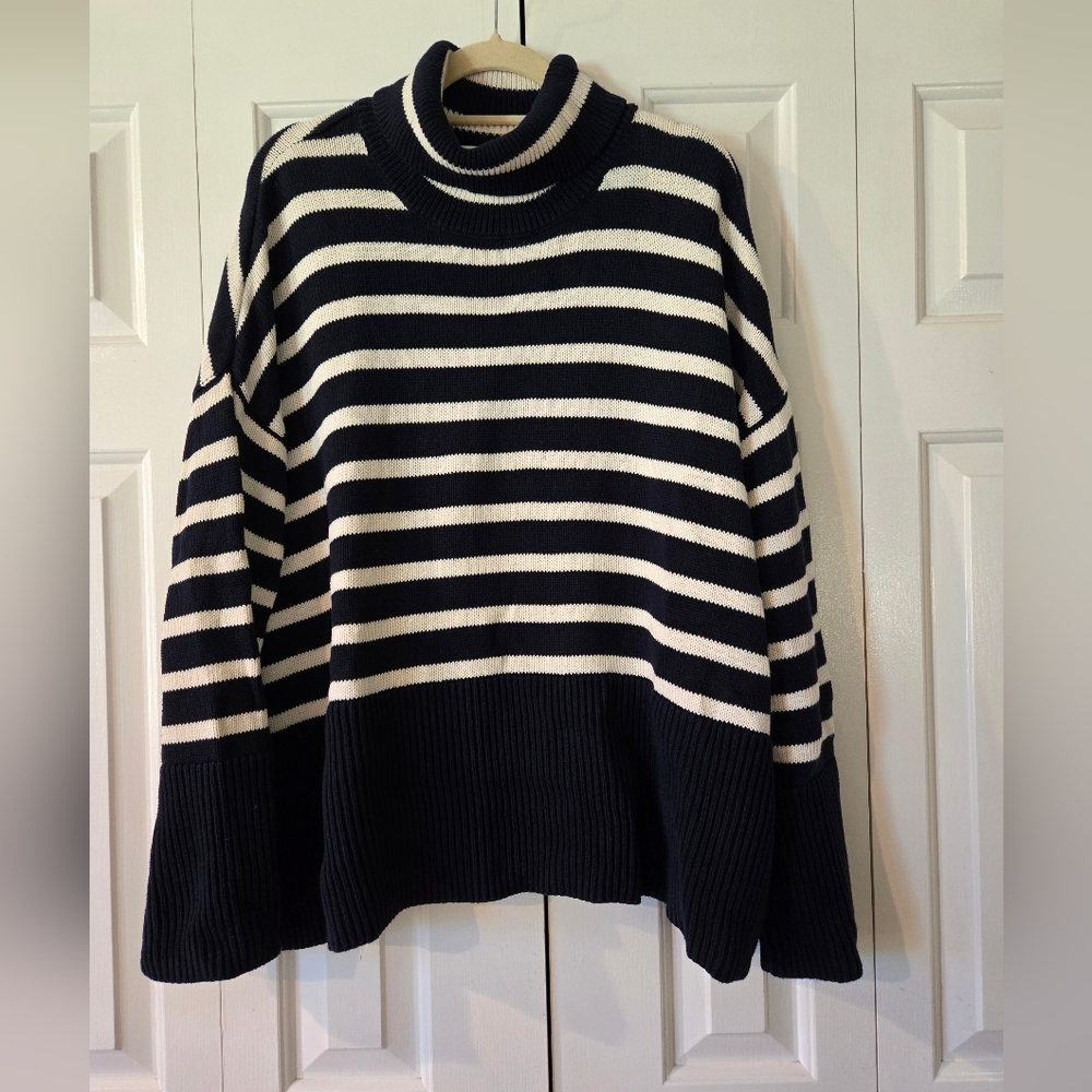 Women's GAP Turtleneck Sweater. Navy & White. Size XXL